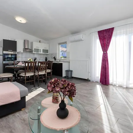 Apartamento Cozy In With Kitchen Slime