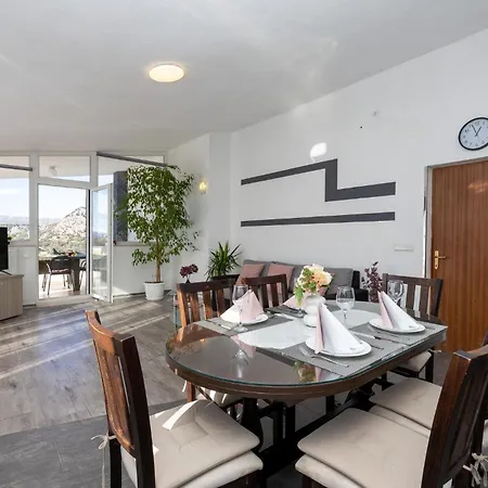Gorgeous In Apartament *