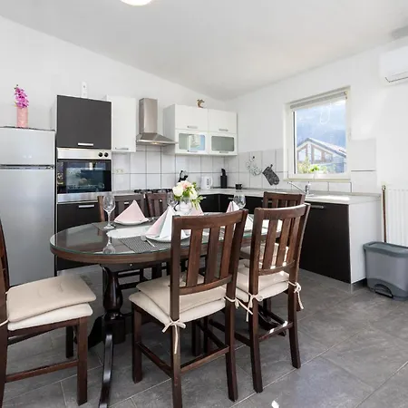 Apartamento Cozy In With Kitchen